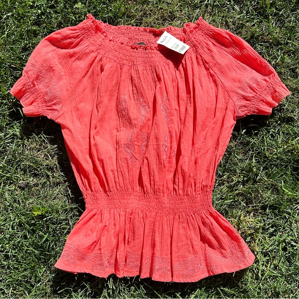 coral flowy top